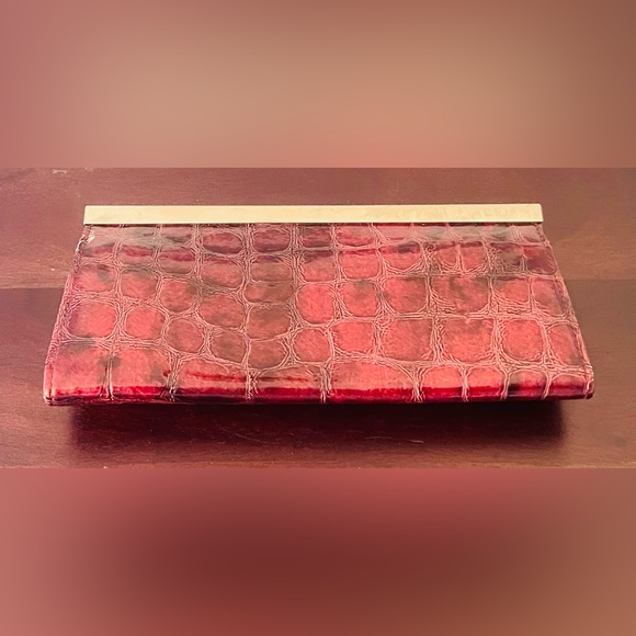 Large Women's Faux Maroon Alligator Skin Snap Closed Evening Clutch - Picture 3 of 5